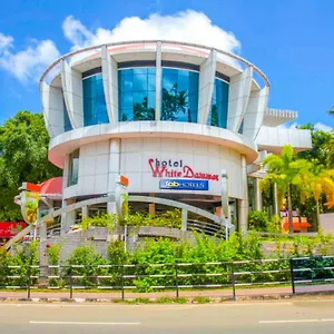 Hotel Fabhotel White Dammar