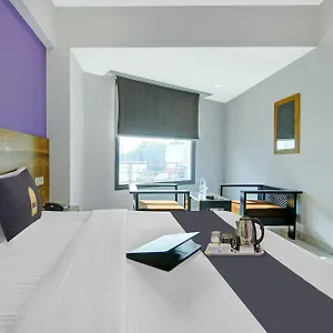 Super Townhouse Geetanjali India